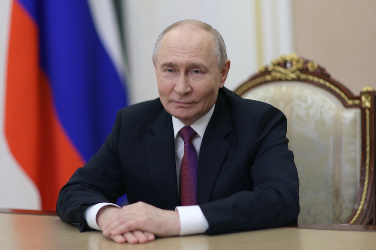 Путин поздравил десантников с Днем ВДВ