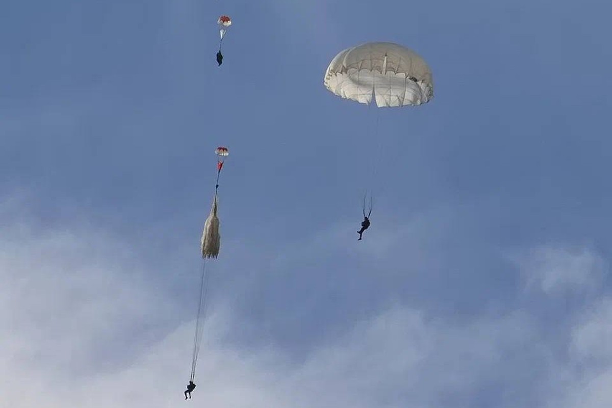 Парашютист погиб во время прыжка в Подмосковье 