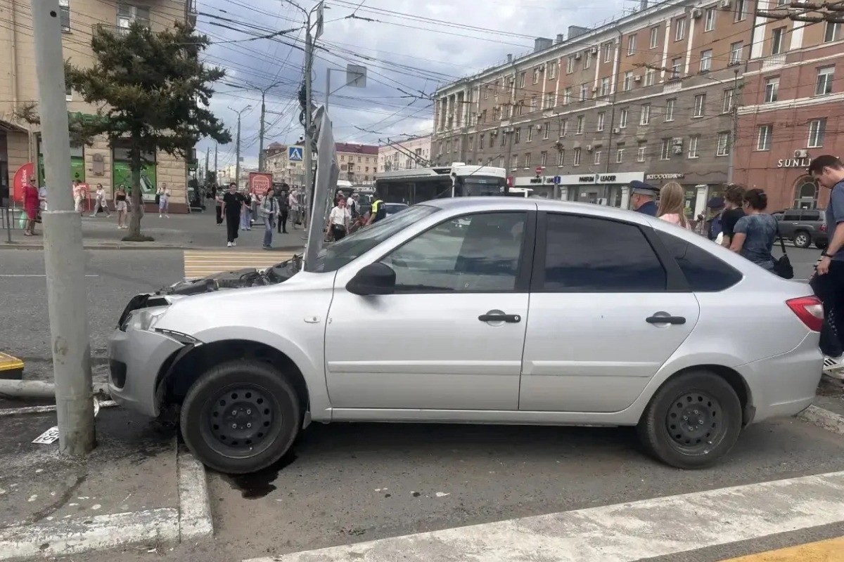 В Омске умерла пострадавшая при наезде автомобиля на людей