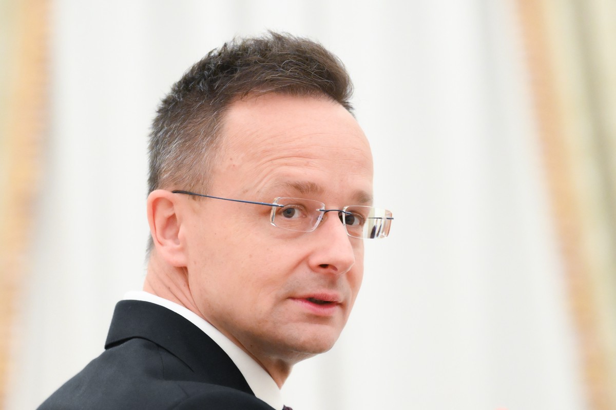 Сийярто грозит срок за взятку