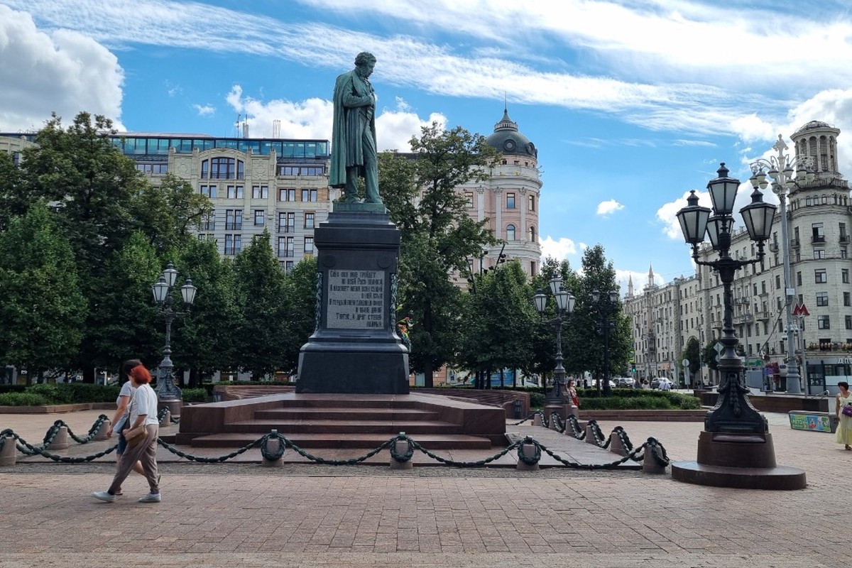 Священник выступил за восстановление монастыря на месте памятника Пушкину