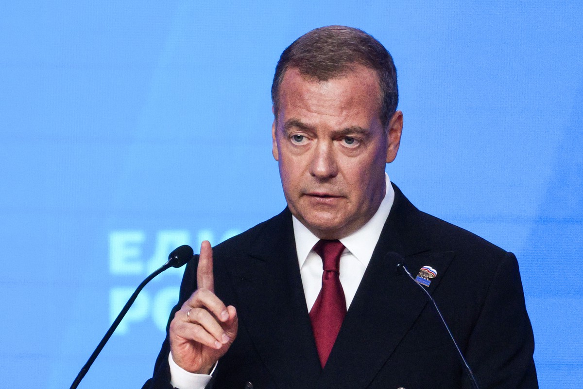 Медведев пригрозил Армении грузинским сценарием