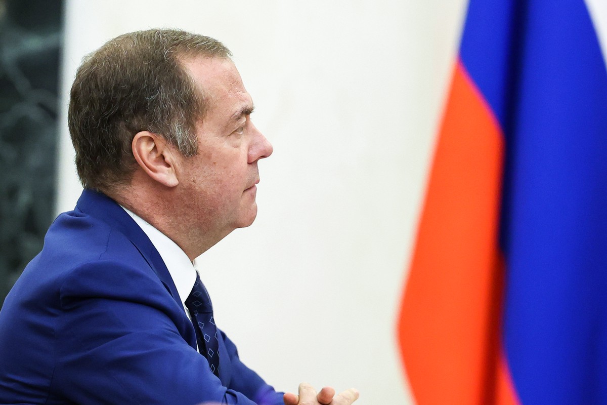 Медведев пригрозил возмездием западным лидерам