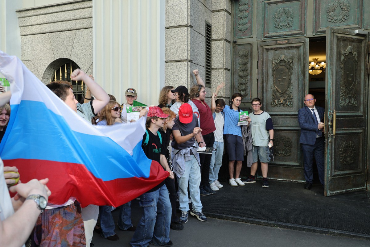 Верховный суд снял «Яблоко» с выборов