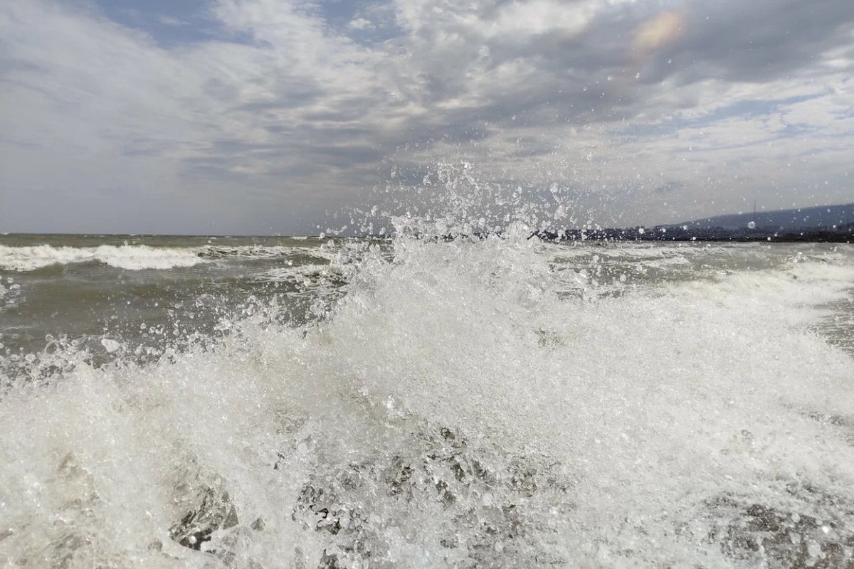 Подросток пропал в Каспийском море во время катания на гидроцикле