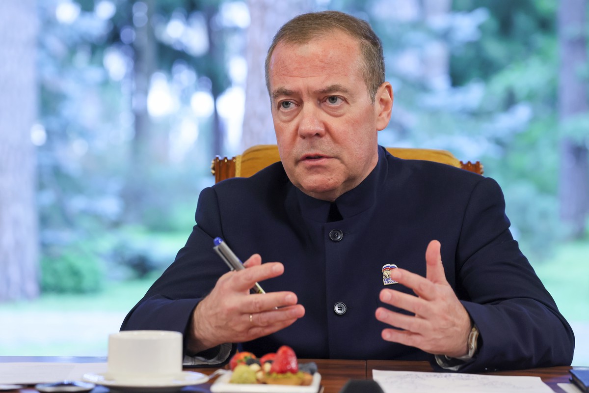 Медведев пригрозил возмездием журналисту за призывы убивать русских
