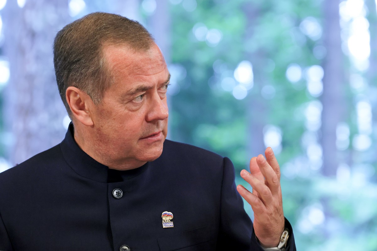 Медведев заявил о завершении СВО на условиях России