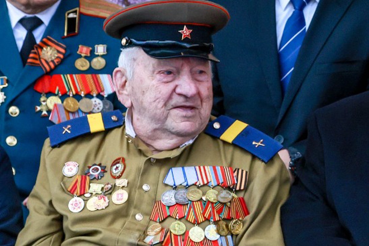 Путин поздравил участника Сталинградской битвы с 101-летием