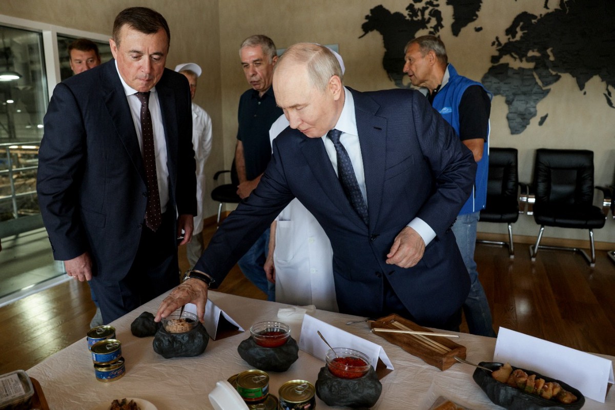 Путин попробовал «сокровища» Курил на вкус