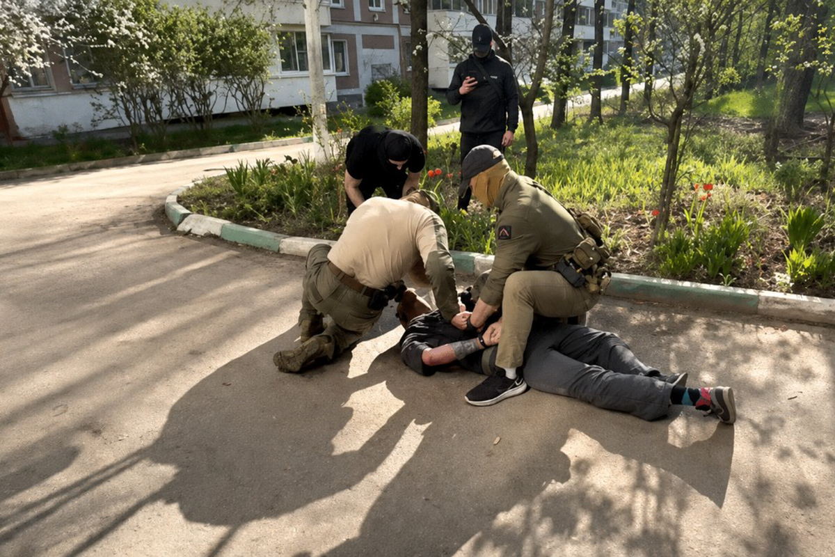 ФСБ показала кадры задержания агента ГУР в Рязанской области