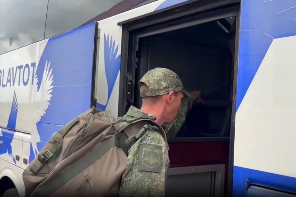 Освобожденные российские военные вернулись на родину