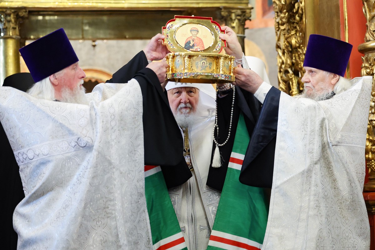 Патриарх Кирилл встретил мощи Дмитрия Донского