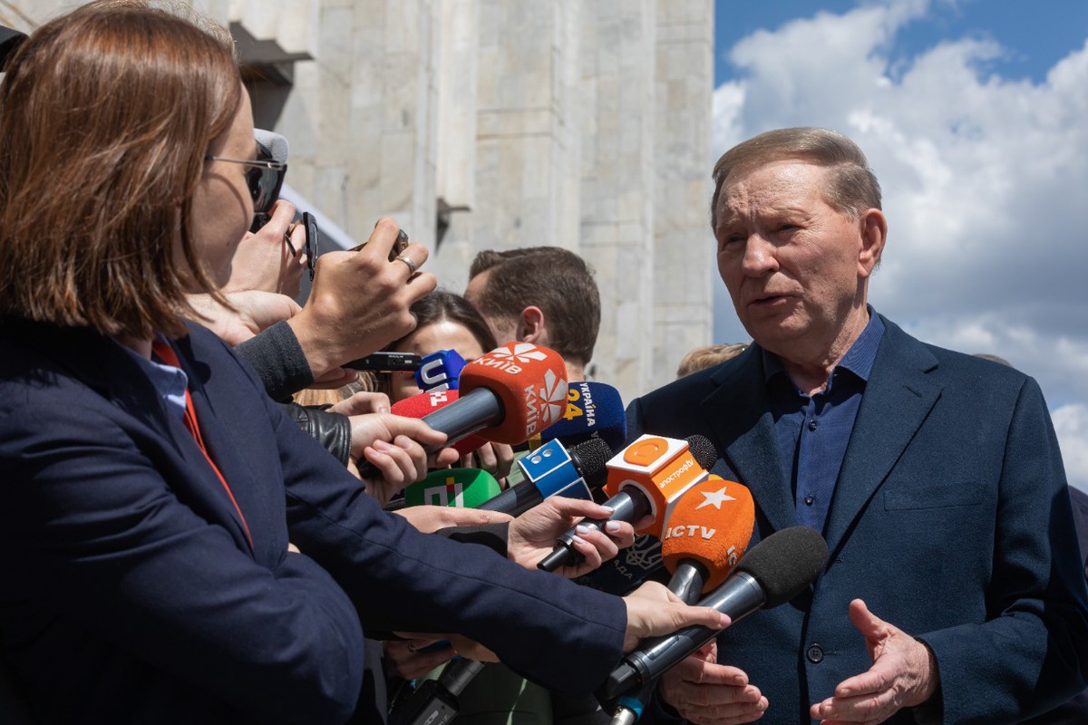 Кучма похвастался, что первым разрешил стрелять по солдатам ВС РФ