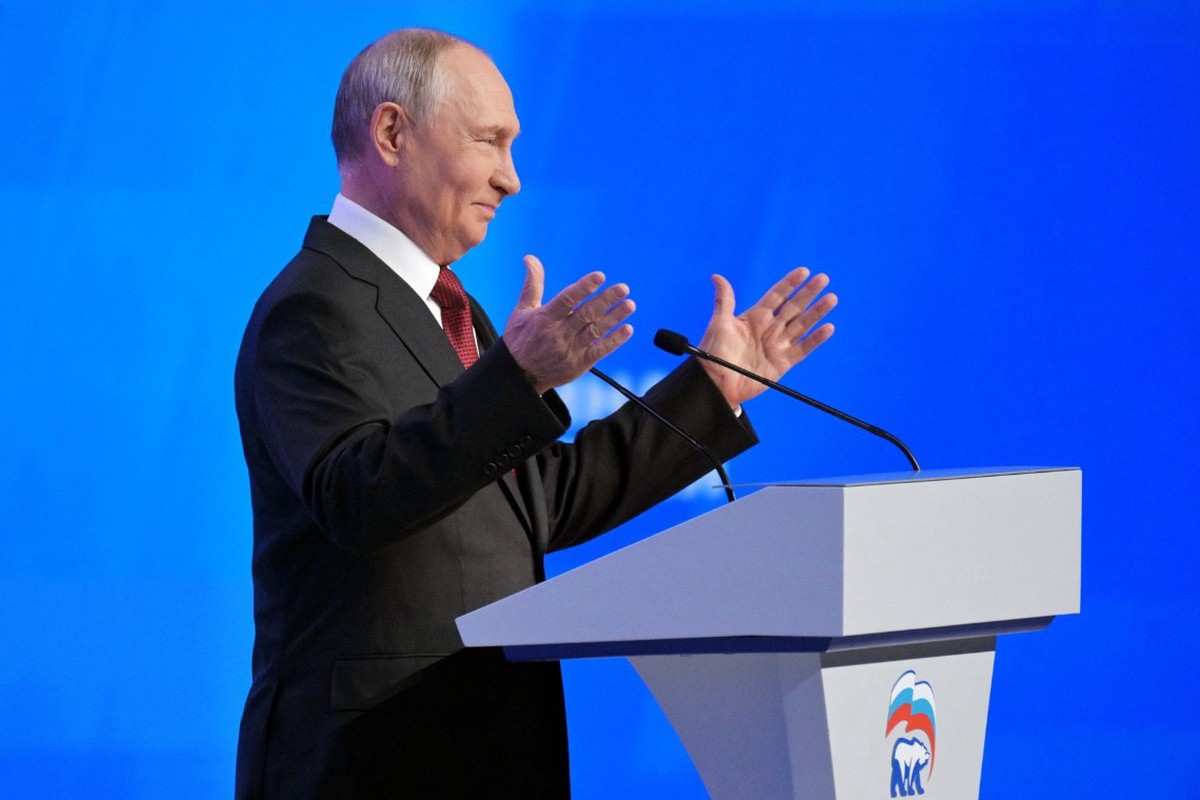 Путин поздравил россиян с Днем Государственного флага