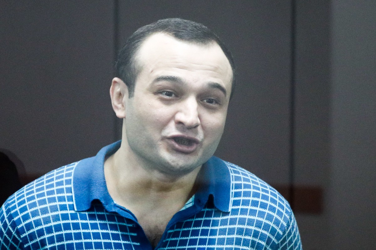 Осужденный за рекордные взятки следователь Тамбиев женился в колонии