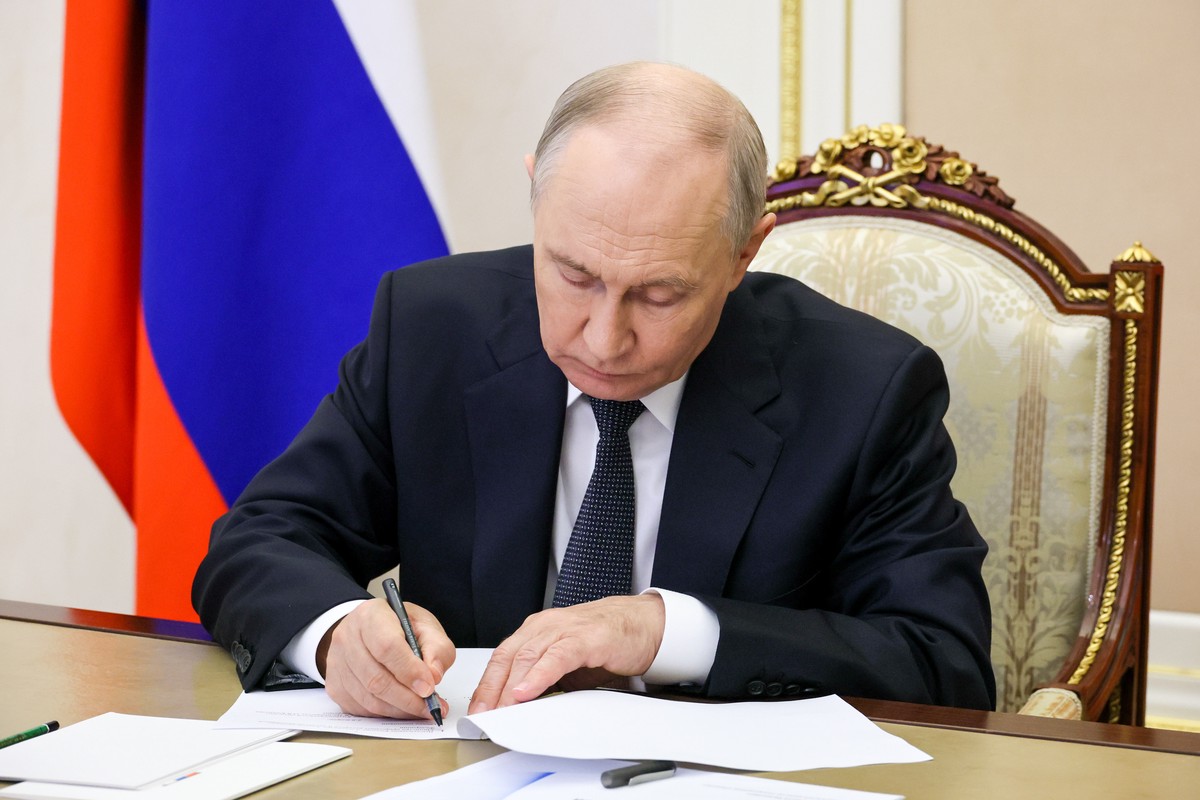 Стало известно, почему указы Путина засекретили в день приезда главы ЦРУ 