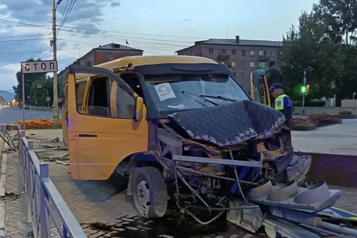 Пять человек пострадали под колесами маршрутки