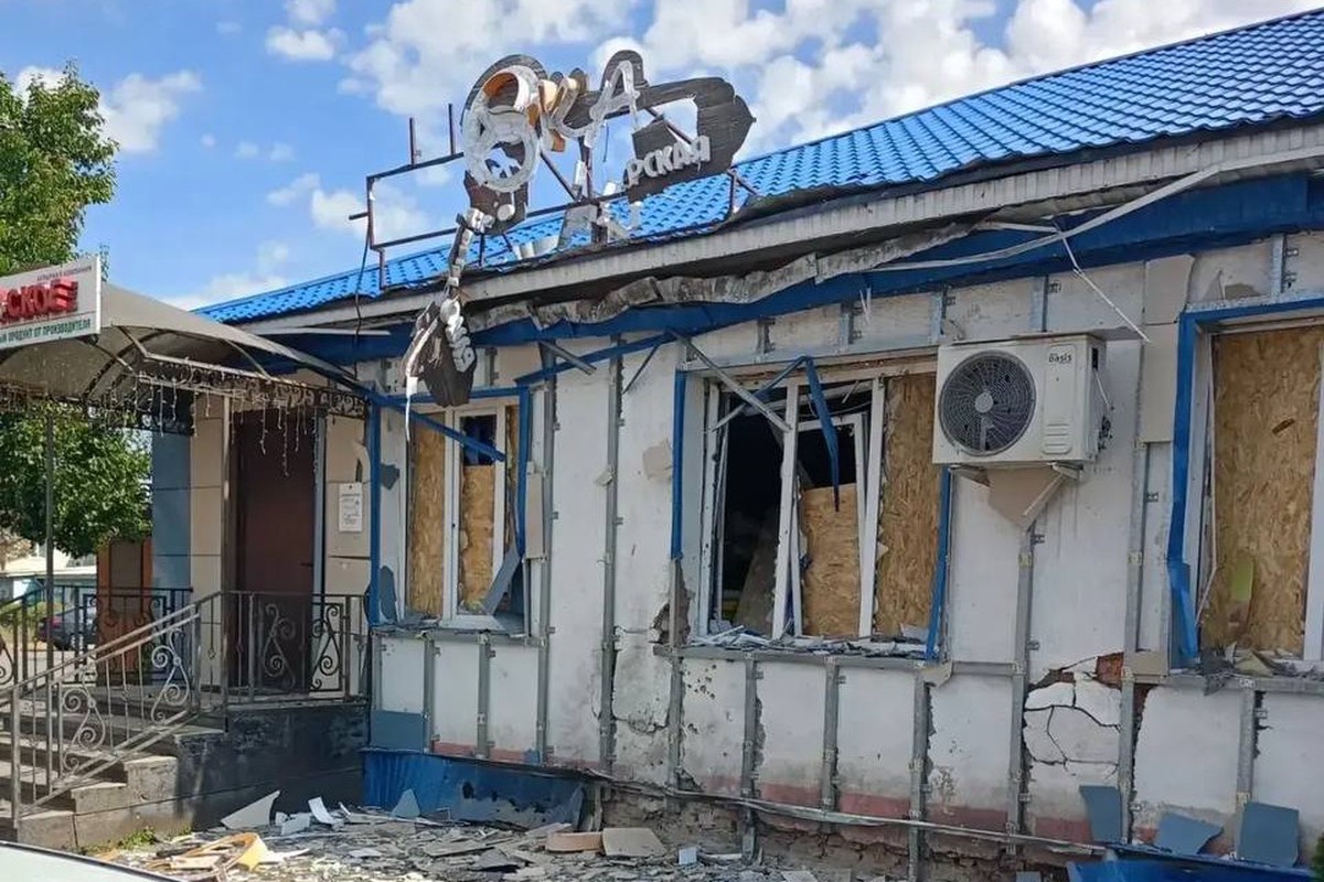 Украинский дрон ударил по хлебному магазину в Курской области