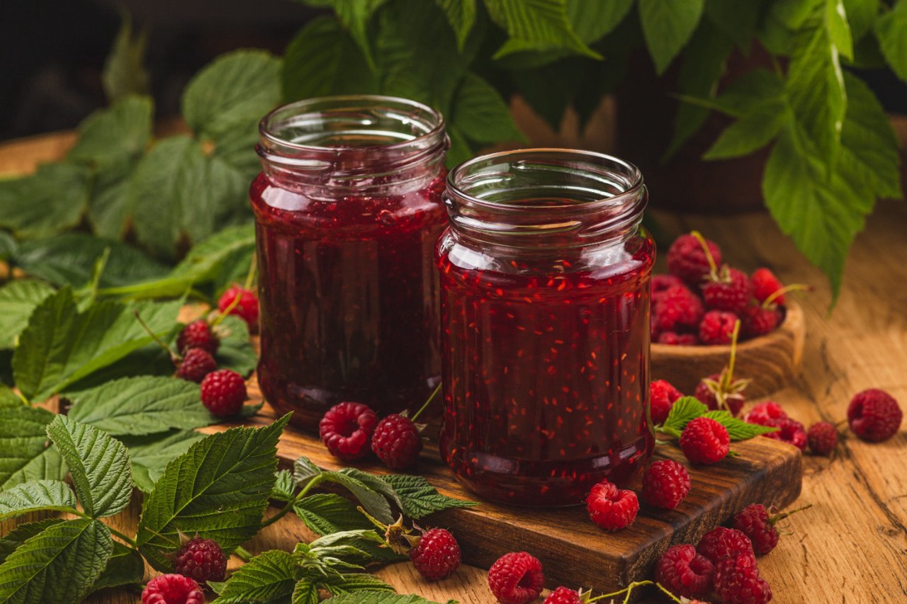 Секрет целых ягод и пользы: как приготовить идеальное малиновое варенье