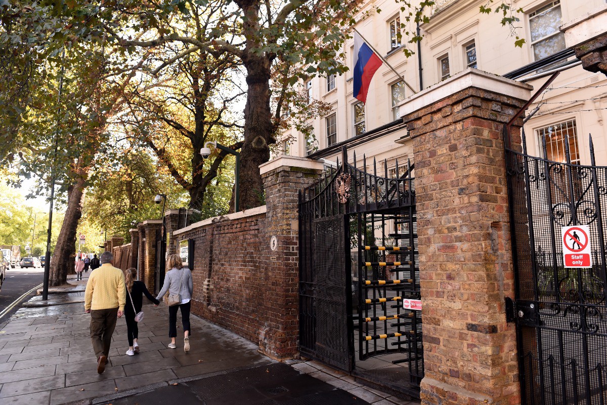 Политолог объяснил, кто может возглавить посольство России в Лондоне