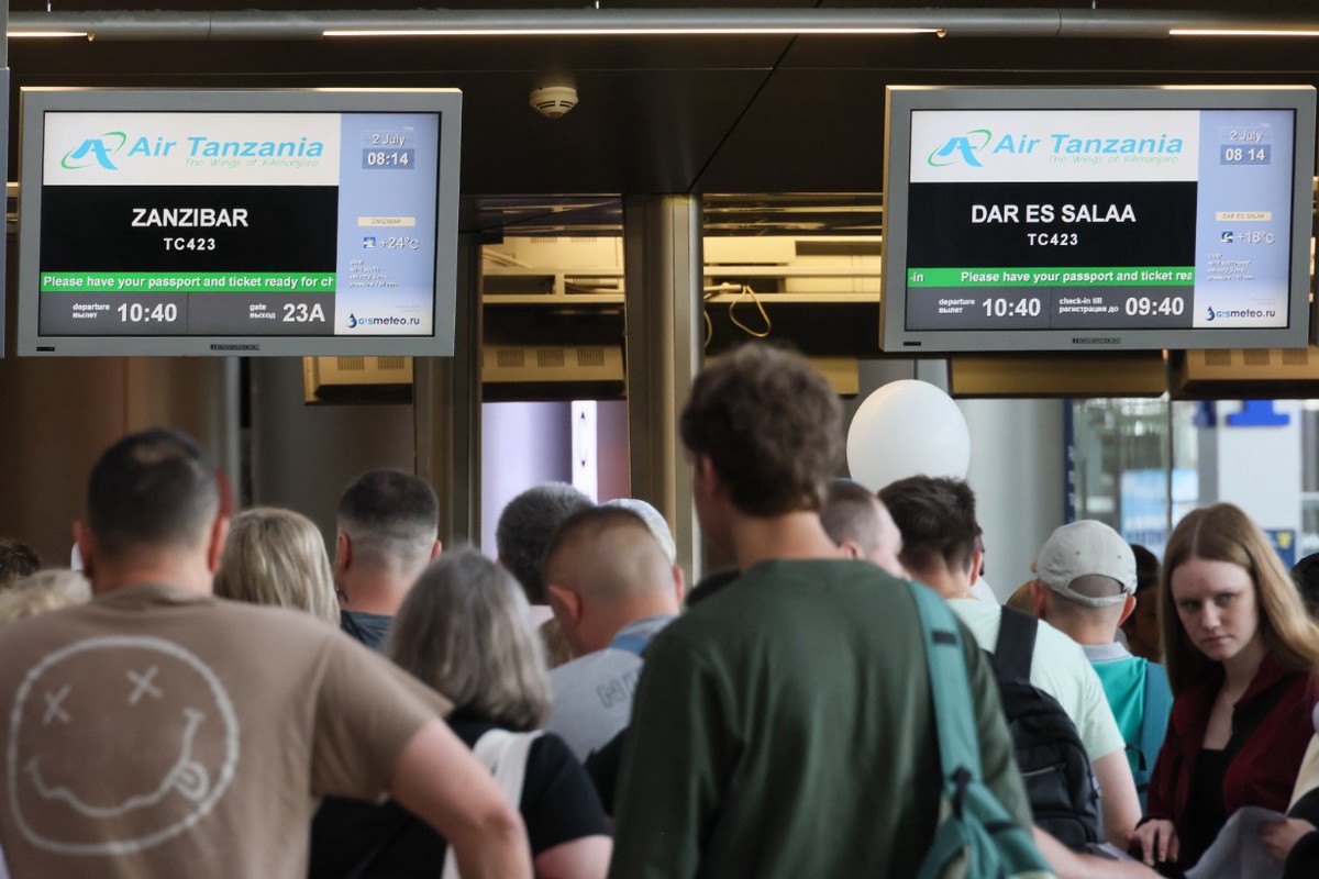 Air Tanzania отменяет рейсы в РФ: закрытое небо в Польше и паника туристов. Как вернуться домой?