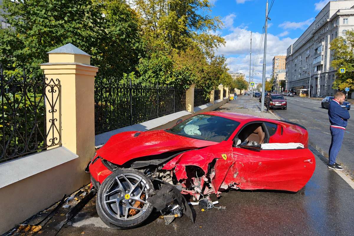 ДТП с Ferrari произошло в центре Москвы
