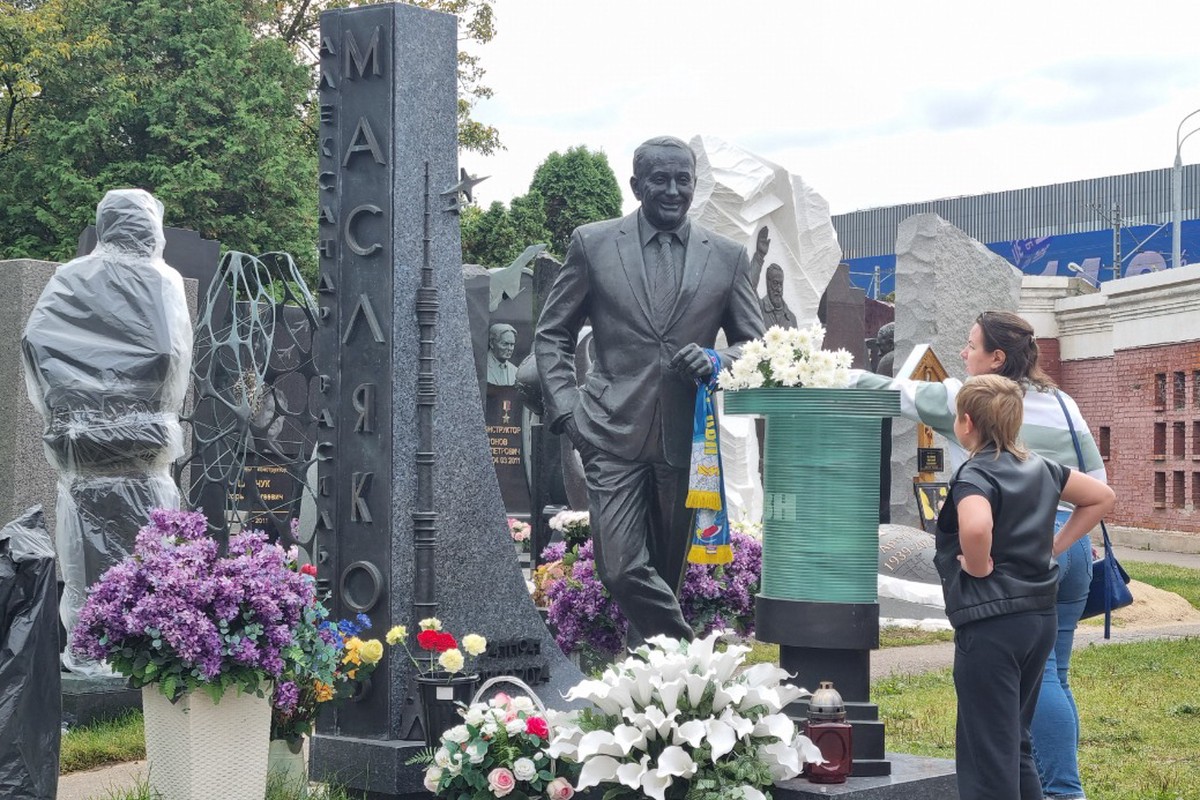В годовщину смерти Александра Маслякова сын и внучка не посетили его могилу