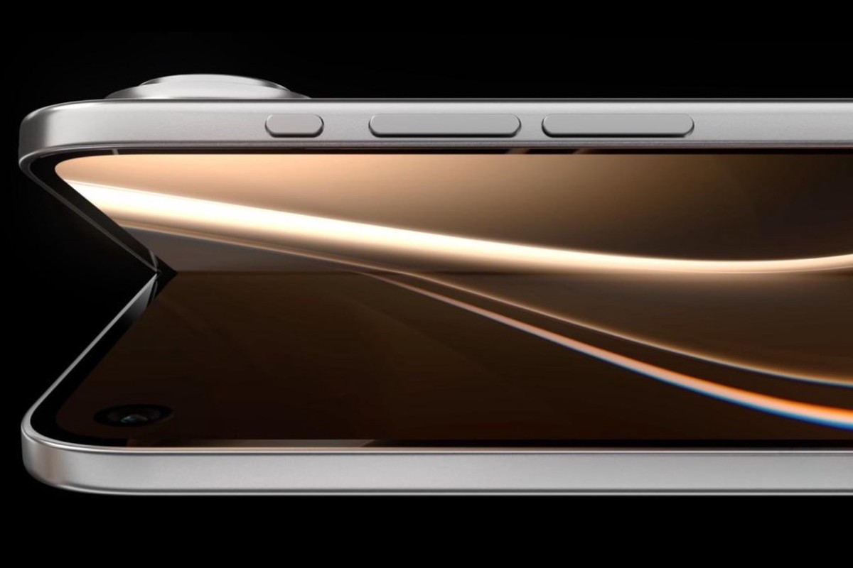 Названа стоимость складного iPhone Ultra в России