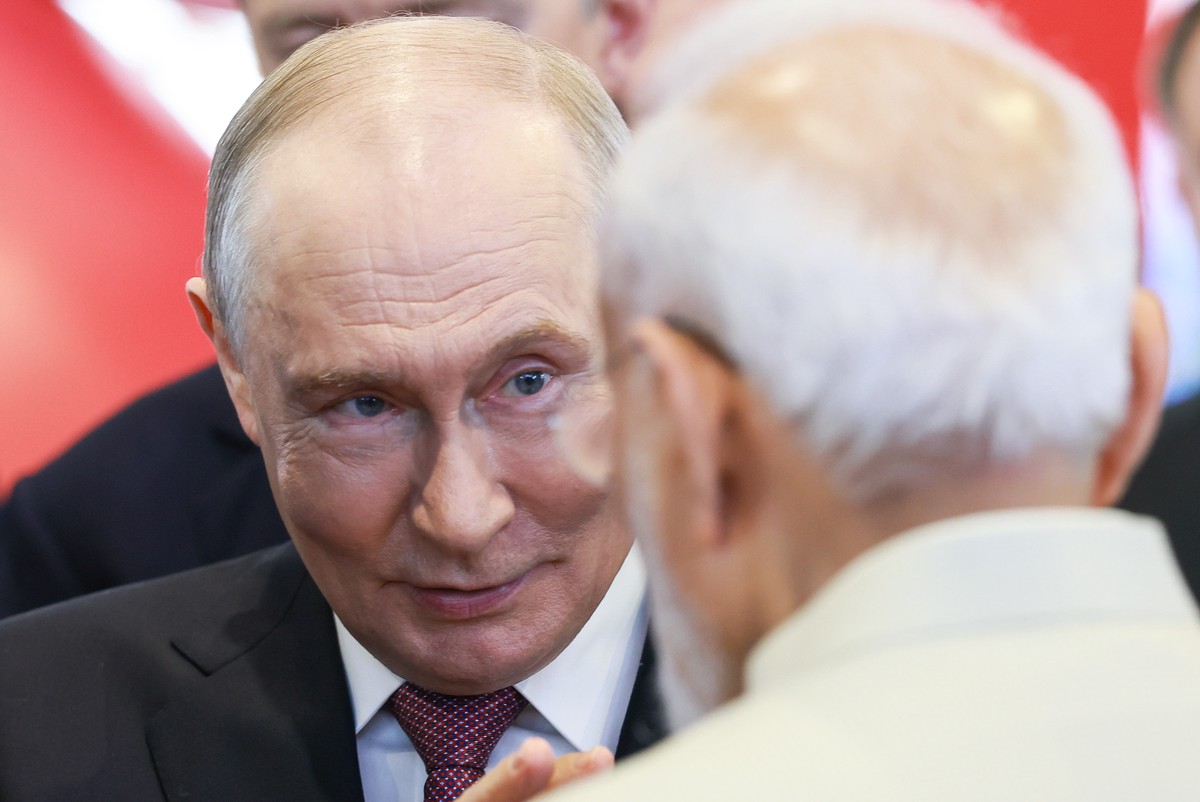 Ушаков приоткрыл завесу тайны над разговорами Путина и Моди в машине