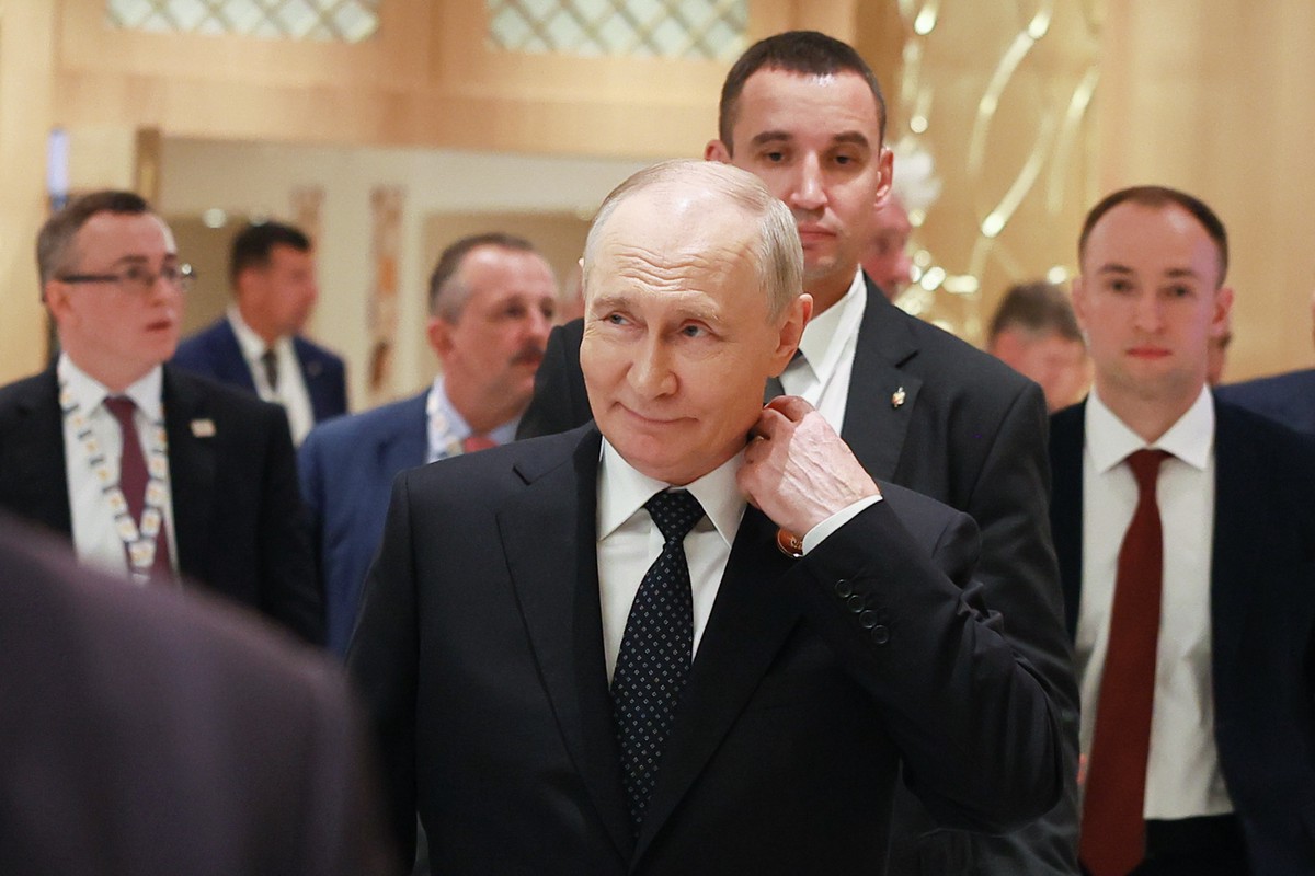Путина угощали десертом с золотом на саммите БРИКС