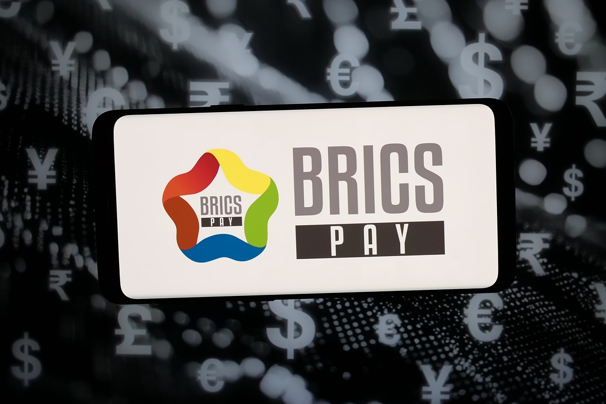 Экономист рассказал, кому будет полезна платежная система от BRICS