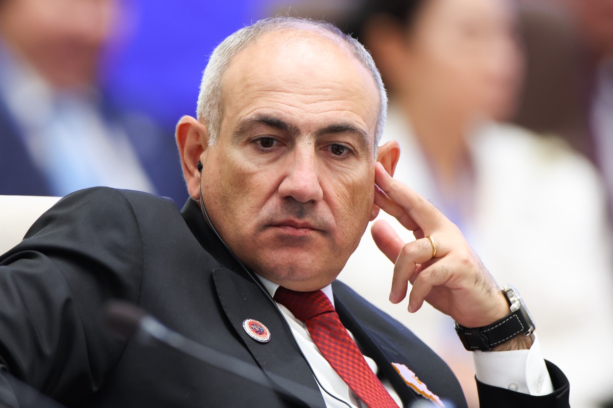 Одинокий Пашинян отправил сердечко под песню Елены Ваенги