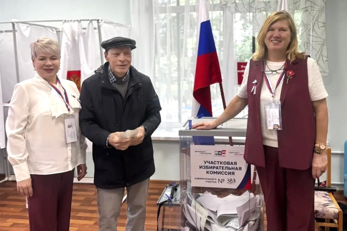 98-летний ветеран пришел на выборы в Гатчине