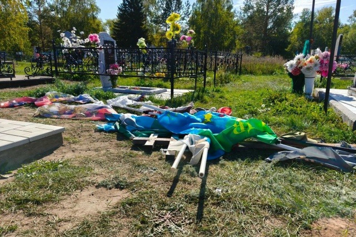Неизвестные устроили погром на могилах бойцов СВО на Алтае