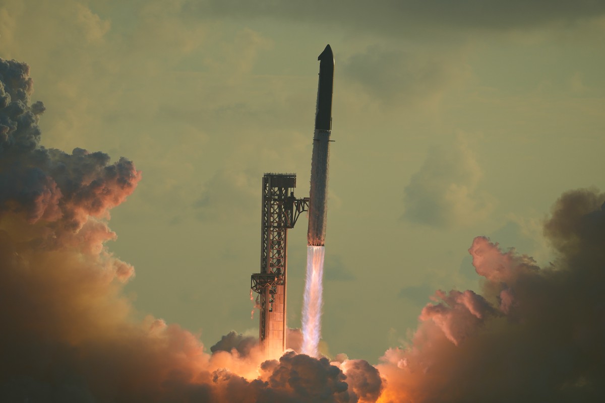 SpaceX впервые запустила Starship на орбиту Земли