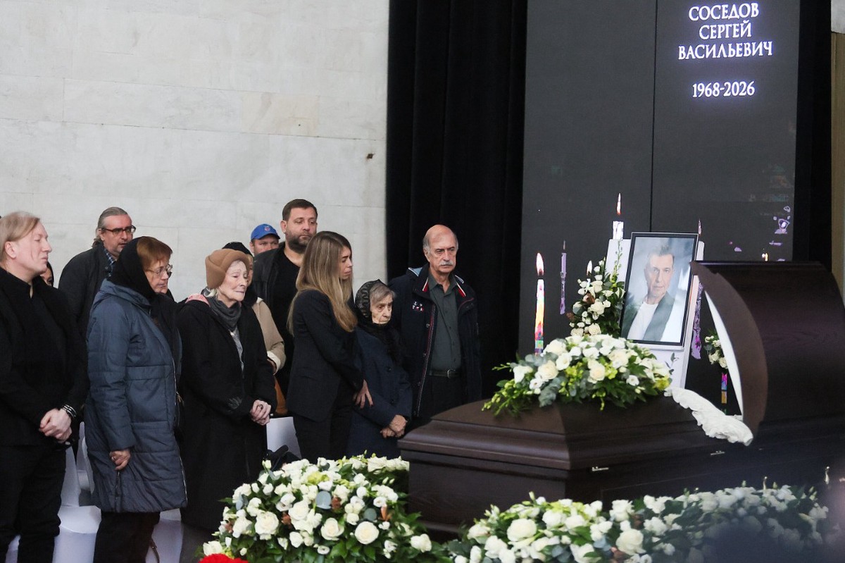 Мать Соседова вынесла церемонию прощания с сыном, не проронив ни слезинки