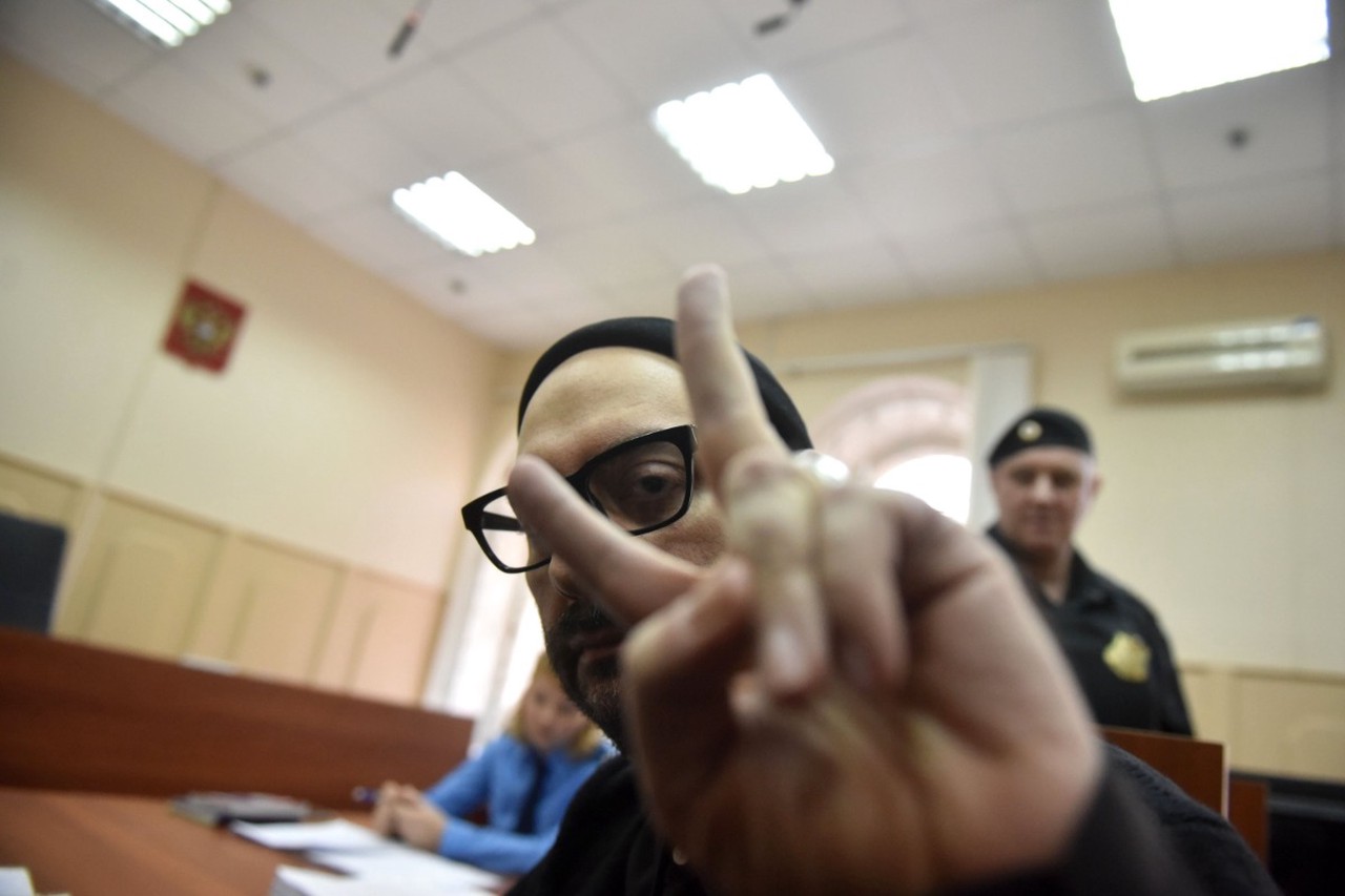 Избавился от недвижимости в РФ, проклял СВО, прославлял нациста: как живет сбежавший из России Серебренников