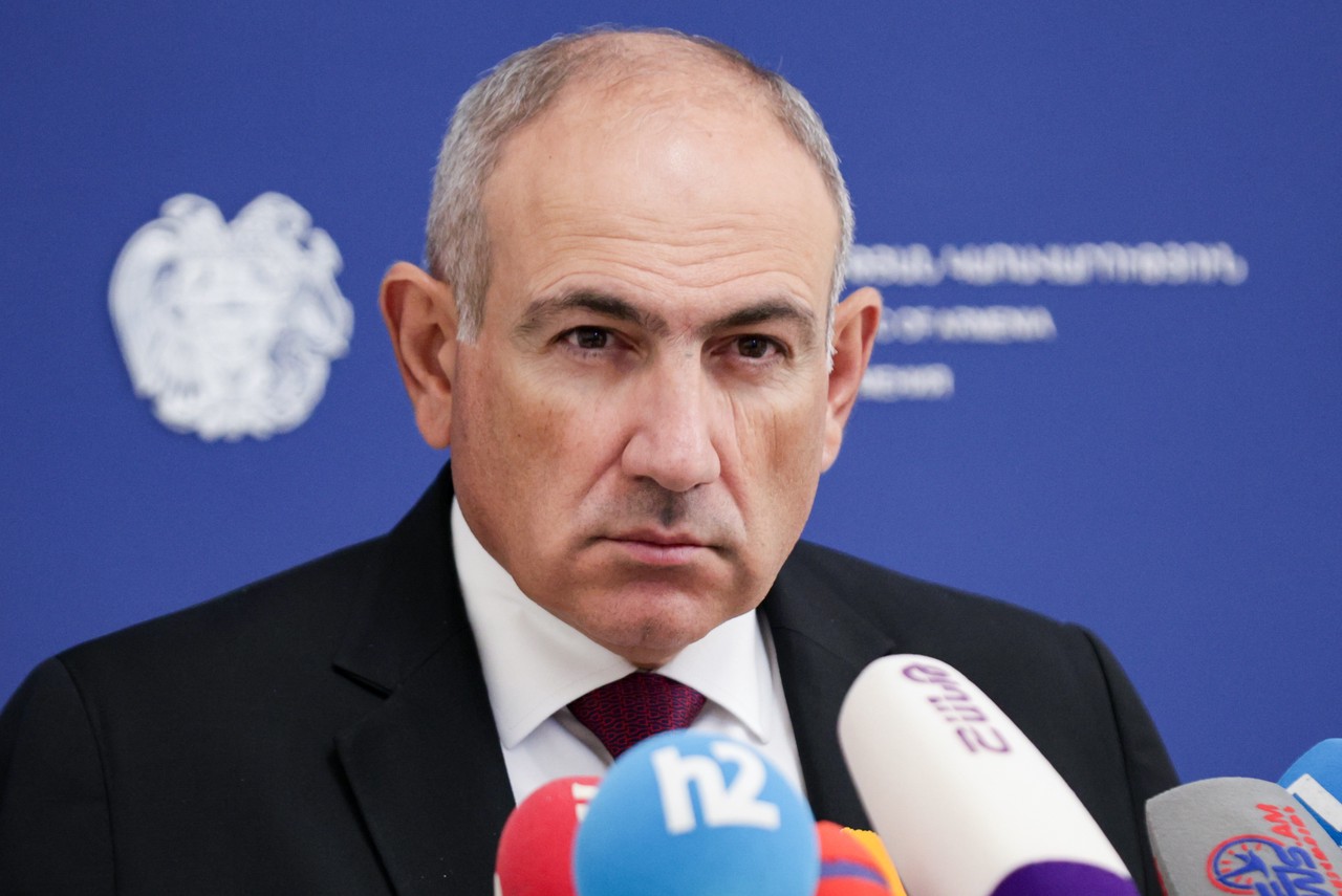 Пашинян просит прощения у Путина: РФ вдруг стала лучшим другом. Что скрывает премьер Армении?