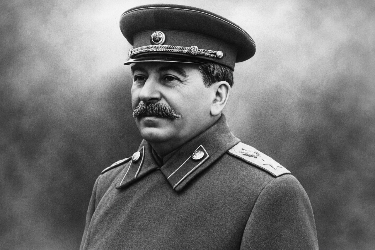 Тайная любовь Сталина, расправа над Тухачевским, откровения внучки: трагическая судьба Веры Давыдовой