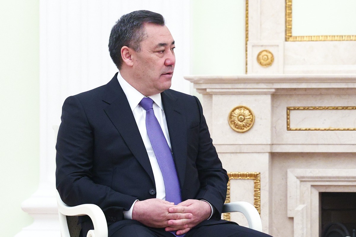 Глава Киргизии поздравил Путина с днем рождения