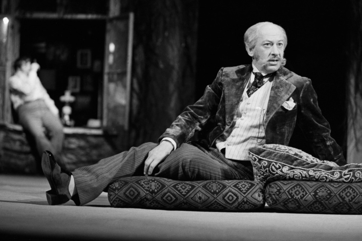 Роковая операция, скандал в театре и три брака: 100 лет со дня рождения Евгения Евстигнеева