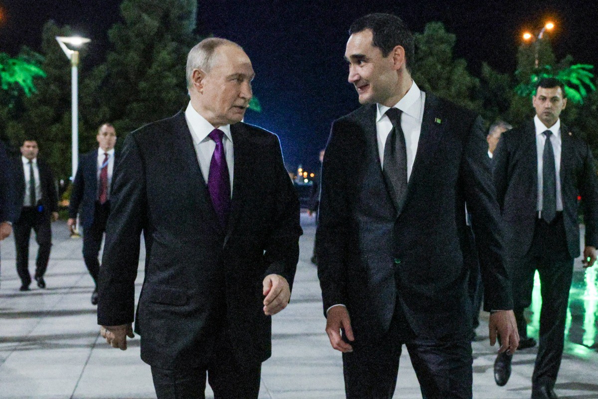 Путину организовали роскошный обед в Туркменистане