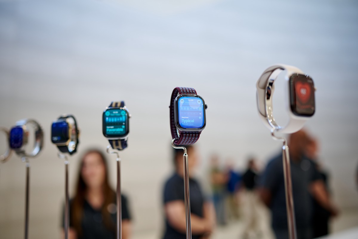 Новые часы Apple оставляют ожоги на запястьях россиян