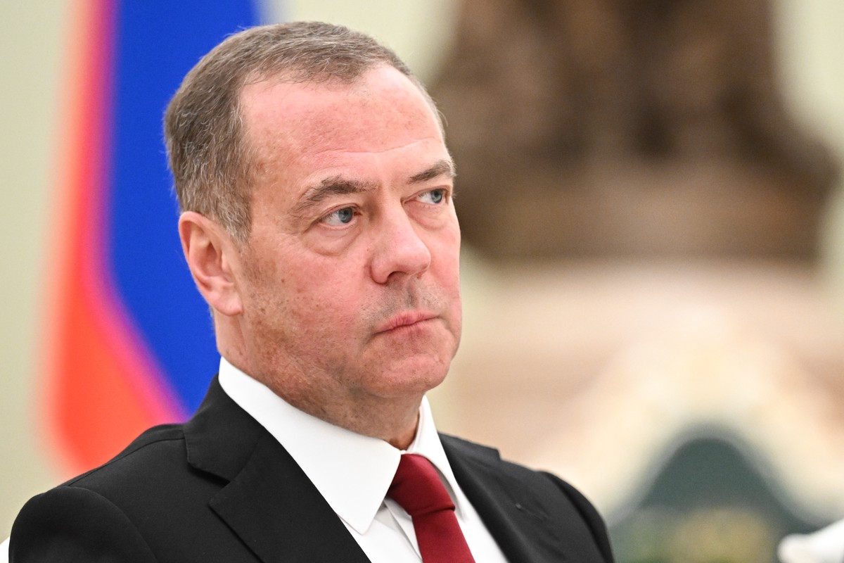 «Кровососущие насекомые»: Медведев объяснил, почему США бросили Украину