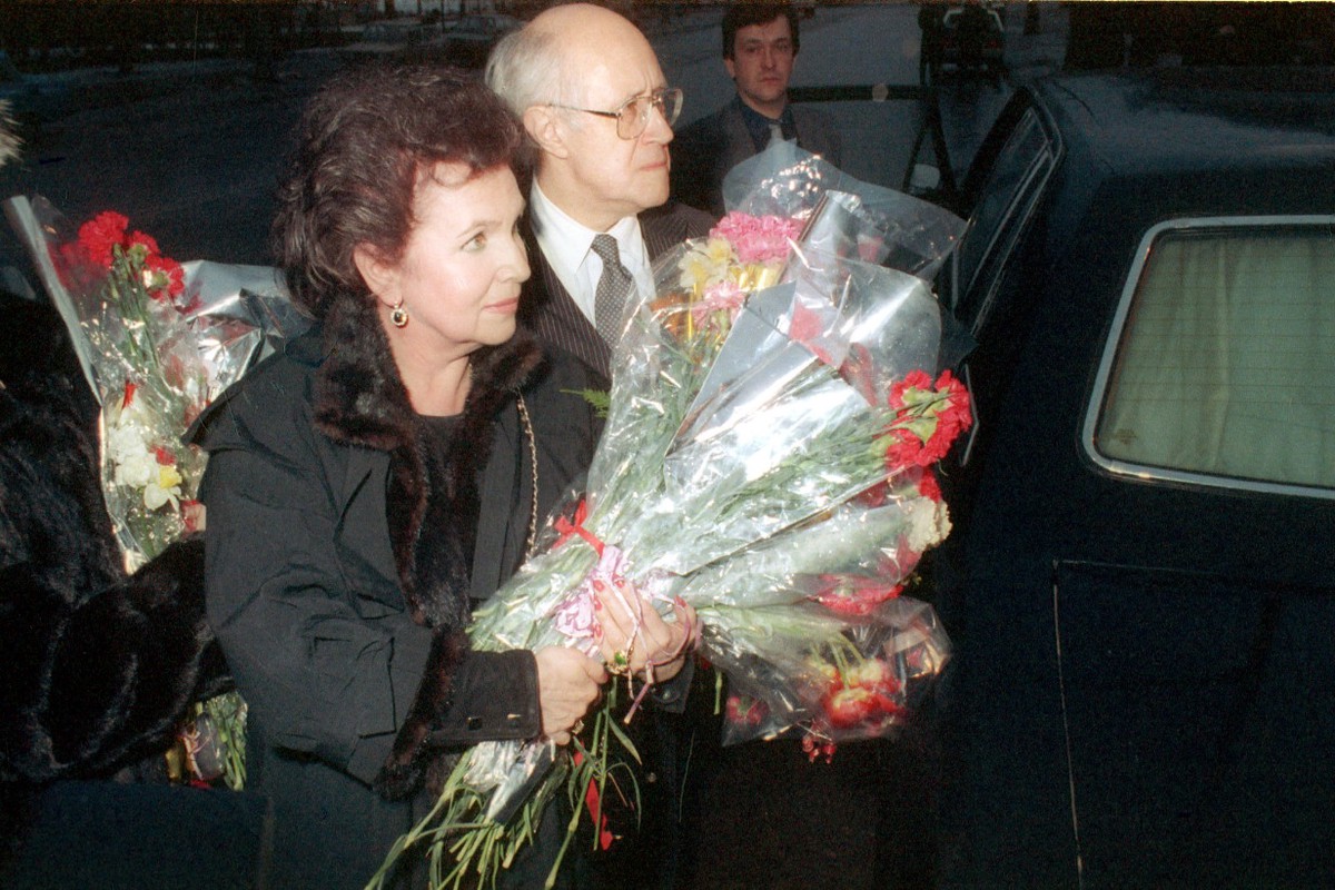 Внебрачная дочь, изгнание из СССР и брак с Ростроповичем: что скрывала примадонна советской оперы Вишневская