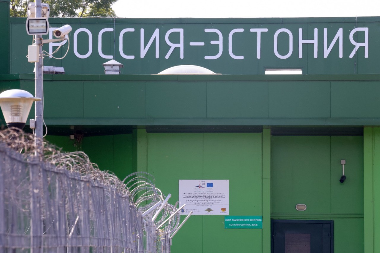 Таллин держит эстонцев в страхе: элитные войска возле РФ, очереди на границе, подготовка к диверсиям